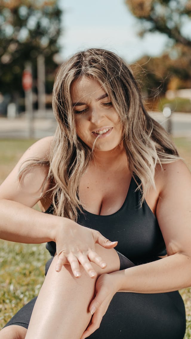 person holding knee thats in pain